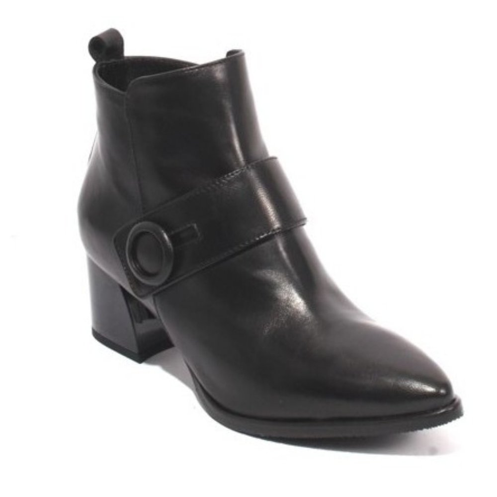 ITALIAN Black Leather Pointy Zip Heels Ankle Boots
